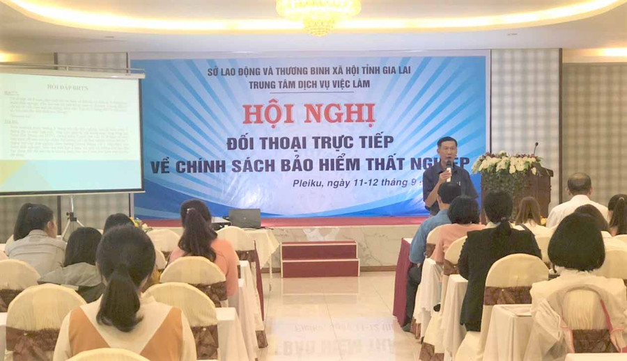 Quang cảnh buổi đối thoại về chính sách bảo hiểm thất nghiệp. Ảnh: Đinh Yến Quang cảnh buổi đối thoại trực tiếp chính sách bảo hiểm thất nghiệp. Ảnh: Đinh Yến