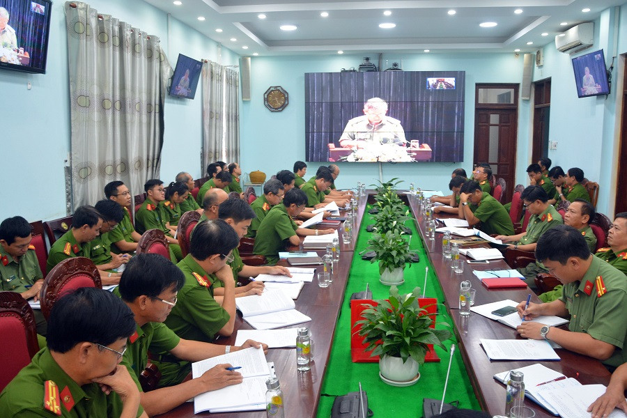  Các đơn vị Công an Gia Lai tham gia Hội nghị trực tuyến ở điểm cầu Gia Lai. Ảnh: Văn Ngọc