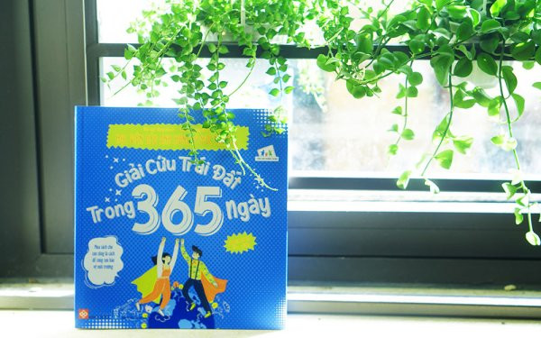 Cuốn sách "Giải cứu Trái đất trong 365 ngày". Ảnh: Đinh Tỵ Books. Cuốn sách