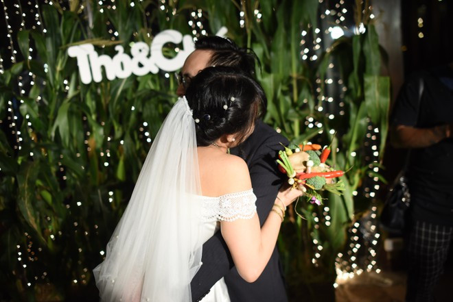 Thảo và chồng đều là những người trẻ yêu môi trường nên muốn làm một đám cưới không gây hại cho môi trường  Thảo và chồng đều là những người trẻ yêu môi trường nên muốn làm một đám cưới không gây hại cho môi trường