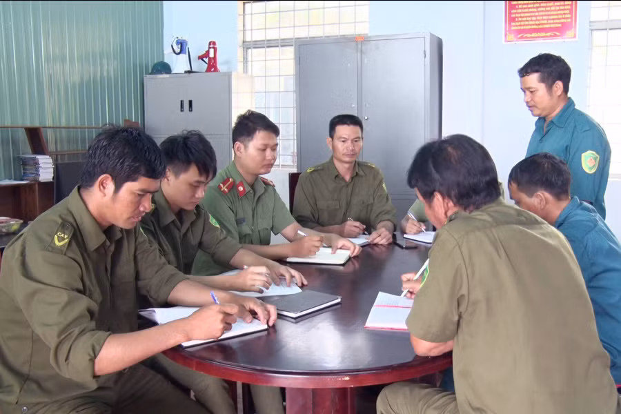 Công an xã Ia Lang (huyện Đức Cơ) họp triển khai nhiệm vụ. Ảnh: Ngọc Sang