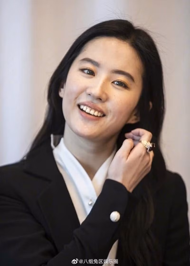 Lưu Diệc Phi đã bước sang tuổi 33 cũng rất khó giữ được vẻ đẹp như thuở thiếu nữ.