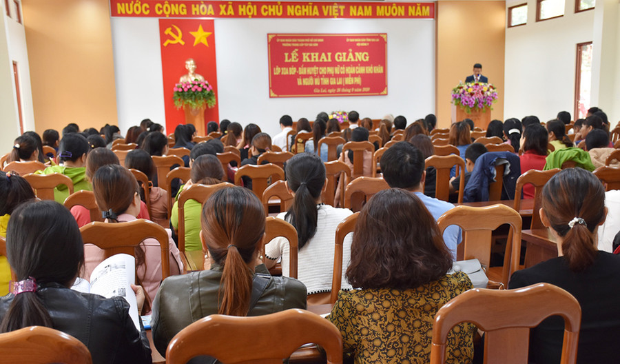 Quang cảnh lễ khai giảng. Ảnh: Hà Phương  Quang cảnh lễ khai giảng. Ảnh: Hà Phương