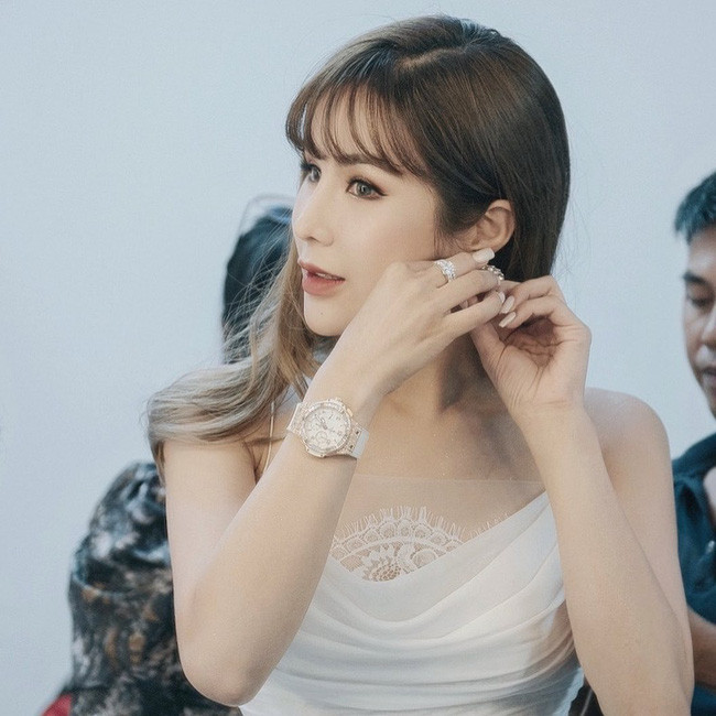 Diệp Lâm Anh hồi hộp trước giờ 