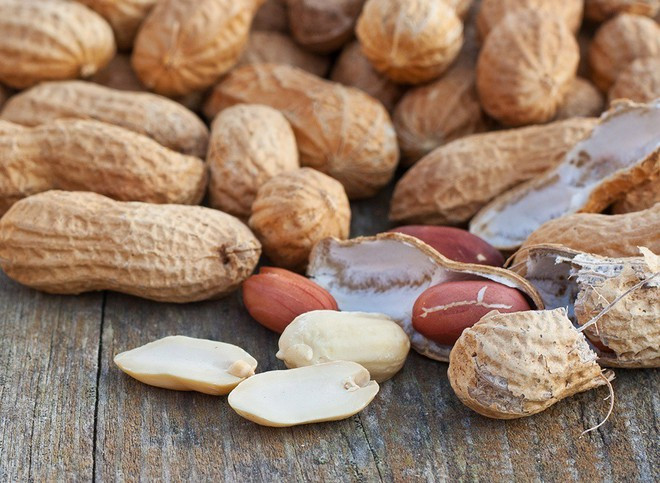 Đậu phộng có hàm lượng calo tương đối cao nhưng hàm lượng chất xơ và protein dồi dào có thể giúp bạn no lâu hơn và hỗ trợ giảm cân ẢNH: SHUTTERSTOCK Đậu phộng có hàm lượng calo tương đối cao nhưng hàm lượng chất xơ và protein dồi dào có thể giúp bạn no lâu hơn và hỗ trợ giảm cân ẢNH: SHUTTERSTOCK