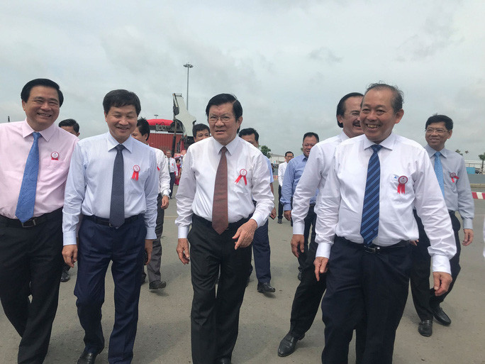 Nguyên Chủ tịch nước Trương Tấn Sang, Phó Thủ tướng Thường trực Chính phủ Trương Hòa Bình và các khách mời tại lễ khánh thành Cảng quốc tế Long An. Nguyên Chủ tịch nước Trương Tấn Sang, Phó Thủ tướng Thường trực Chính phủ Trương Hòa Bình và các khách mời tại lễ khánh thành Cảng quốc tế Long An.