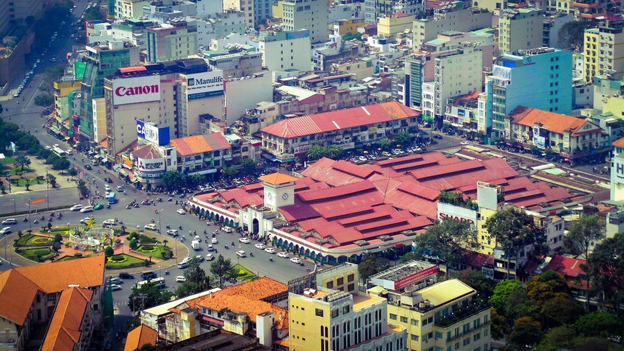 Nóc nhà đỏ Bến Thành - Ảnh: Thanh Tuấn