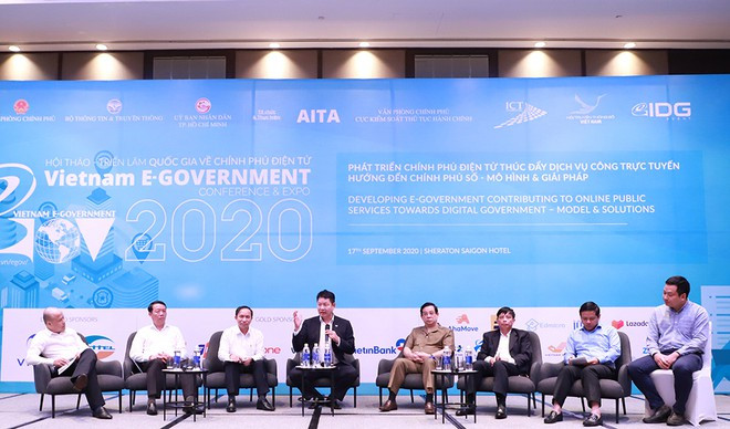 Các khách mời tham gia chia sẻ về đường hướng phát triển chính phủ điện tử ẢNH: T.L