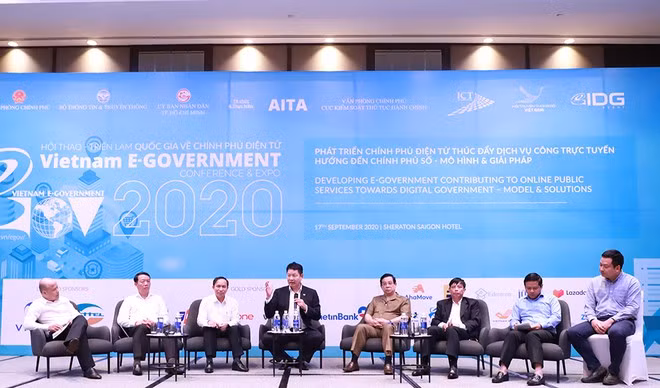 Các khách mời tham gia chia sẻ về đường hướng phát triển chính phủ điện tử ẢNH: T.L