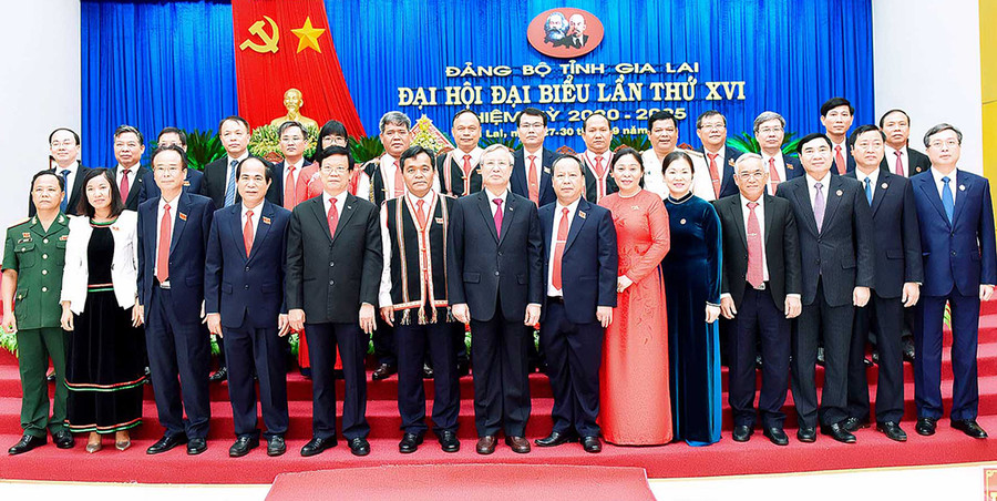  Đại hội đại biểu Đảng bộ tỉnh Gia Lai lần thứ XVI, nhiệm kỳ 2020-2025 vinh dự được đón đồng chí Trần Quốc Vượng-Ủy viên Bộ Chính trị, Thường trực Ban Bí thư đến dự và trực tiếp chỉ đạo Đại hội. Ảnh: Đức Thụy