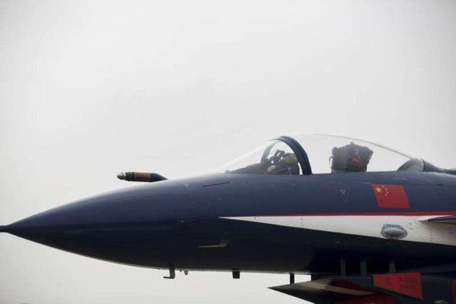 Một chiếc J-10 của PLAN - Ảnh: Bloomberg  Một chiếc J-10 của PLAN - Ảnh: Bloomberg
