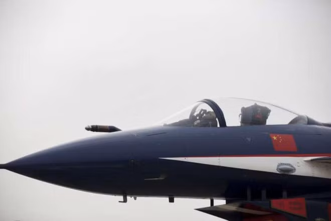  Một chiếc J-10 của PLAN - Ảnh: Bloomberg