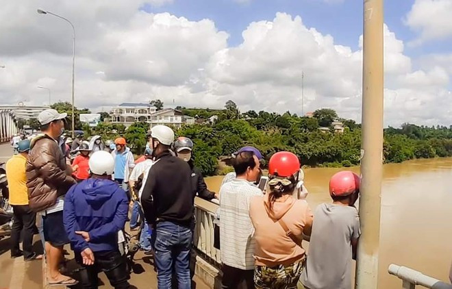Địa điểm xảy ra vụ việc liên quan 2 người nghi nhảy cầu tự vẫn ẢNH: NGUYÊN BÌNH