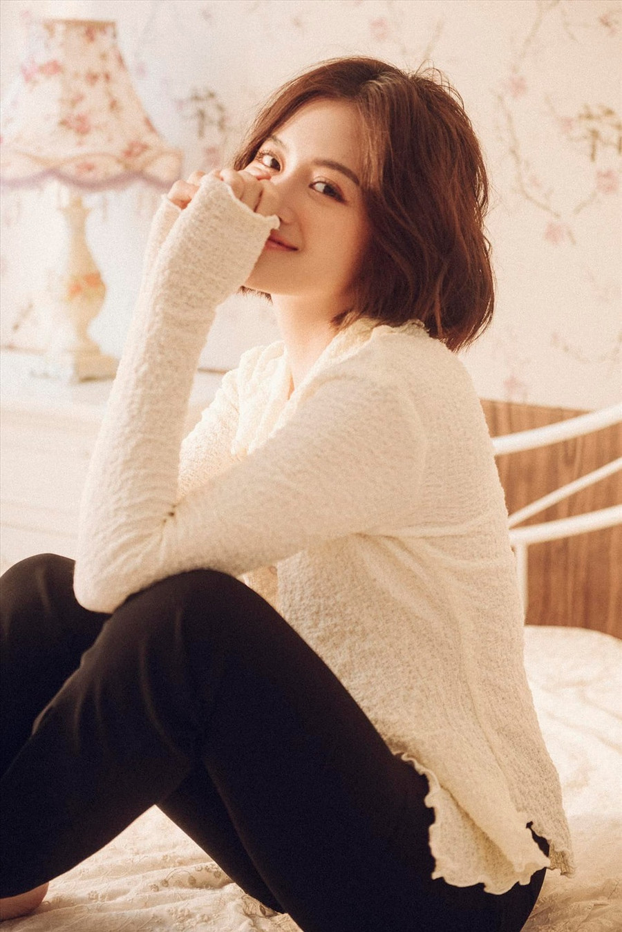 Sau khi hoàn thành việc học tập, nữ diễn viên quyết định Nam tiến để bắt đầu theo đuổi nghiệp diễn. Sự trưởng thành của cô trong series phim 