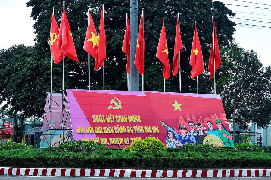 Tấm pa nô khổ lớn tuyên truyền về Đại hội đại biểu Đảng bộ tỉnh Gia Lai lần thứ XVI (nhiệm kỳ 2020-2025) đặt tại vòng xoay đường Lê Duẩn, cửa ngõ phía Đông của TP. Pleiku. Tấm pa nô khổ lớn tuyên truyền về Đại hội đại biểu Đảng bộ tỉnh Gia Lai lần thứ XVI (nhiệm kỳ 2020-2025) đặt tại vòng xoay đường Lê Duẩn, cửa ngõ phía Đông của TP. Pleiku.