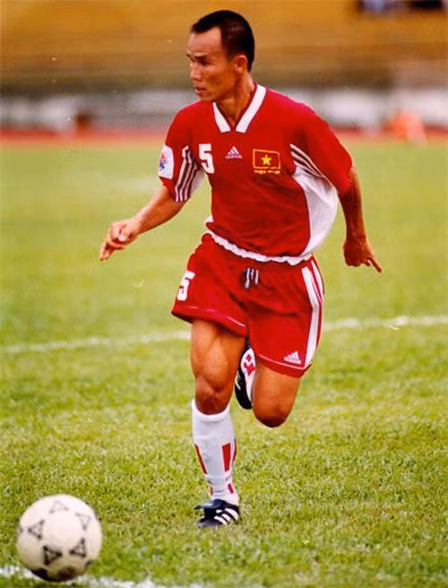 Võ Hoàng Bửu ghi bàn thắng để đời vào lưới Juventus