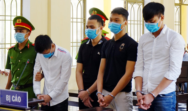 Các bị cáo tại phiên tòa.