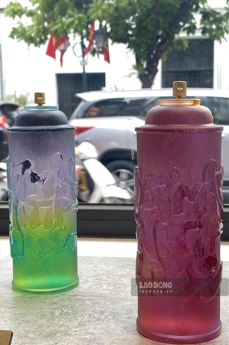 Bộ sưu tập With love là sự kết hợp giữa kỹ thuật chế tác pha lê hàng đầu của thương hiệu Daum (Pháp) và kỹ thuật chơi màu độc đáo từ Cyril Kongo. Bộ sưu tập tổng cộng 150 phiên bản giới hạn trên thế giới. Bình pha lê có giá trị trên 100 triệu đồng 1 bình, trên nắp nạm vàng 18 cara và có dấu vân tay của ông. Bộ sưu tập With love là sự kết hợp giữa kỹ thuật chế tác pha lê hàng đầu của thương hiệu Daum (Pháp) và kỹ thuật chơi màu độc đáo từ Cyril Kongo. Bộ sưu tập tổng cộng 150 phiên bản giới hạn trên thế giới. Bình pha lê có giá trị trên 100 triệu đồng 1 bình, trên nắp nạm vàng 18 cara và có dấu vân tay của ông.