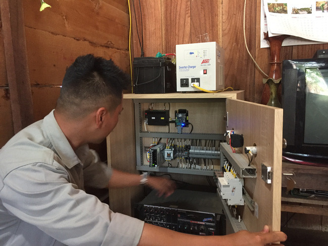 Thiết bị cảnh báo lũ tự động từ xa của Công ty Thủy điện Buôn Kuốp. Ảnh: Duy Hậu