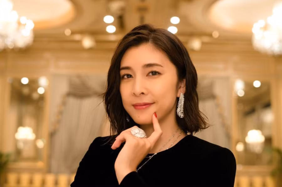 "Nữ hoàng nước mắt" Nhật Bản vướng nghi vấn tự tử khi con chưa đầy 1 tuổi khiến công chúng bàng hoàng.