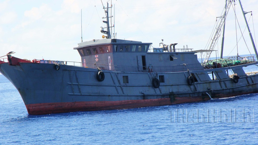 Tàu cá vỏ sắt Quế Bắc Ngư 50068 của tỉnh Quảng Tây sơn màu xám giống màu sơn của các tàu hải quân Trung Quốc, chụp tháng 4.2019 trên vùng biển miền Trung. ẢNH: MAI THANH HẢI