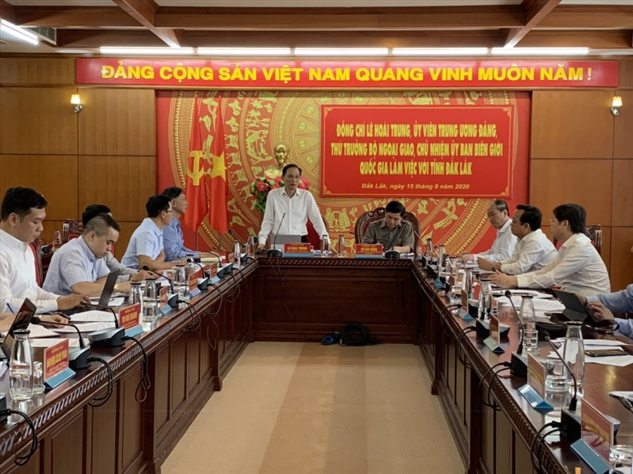 Quang cảnh buổi làm việc. Ảnh Hương Lý