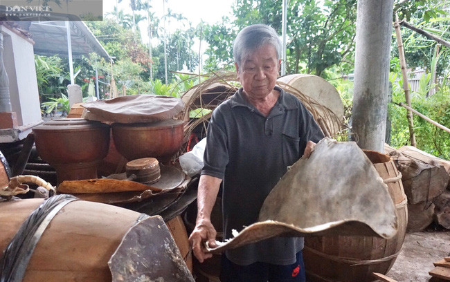 Loại da trâu dùng làm miệng trống phải là da trâu đẹp, dày, bền để tạo nên âm thanh hay, vang. Loại da trâu dùng làm miệng trống phải là da trâu đẹp, dày, bền để tạo nên âm thanh hay, vang.