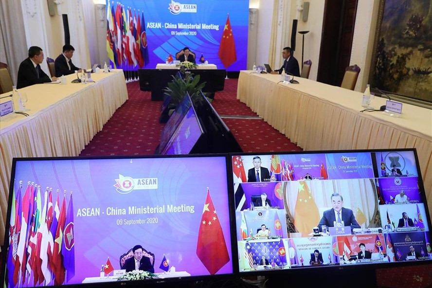 Hội nghị Bộ trưởng Ngoại giao ASEAN - Trung Quốc diễn ra theo hình thức trực tuyến chiều 9.9. Ảnh: Bộ Ngoại giao.  Hội nghị Bộ trưởng Ngoại giao ASEAN - Trung Quốc diễn ra theo hình thức trực tuyến chiều 9.9. Ảnh: Bộ Ngoại giao.