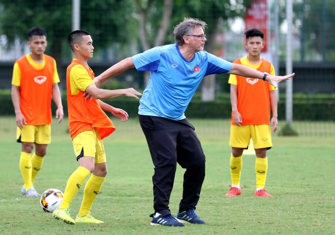 Ông Troussier vẫn ngóng từng giờ chờ đợi AFC công bố lịch thi đấu Vòng chung kết giải U.19 châu Á KHẢ HÒA