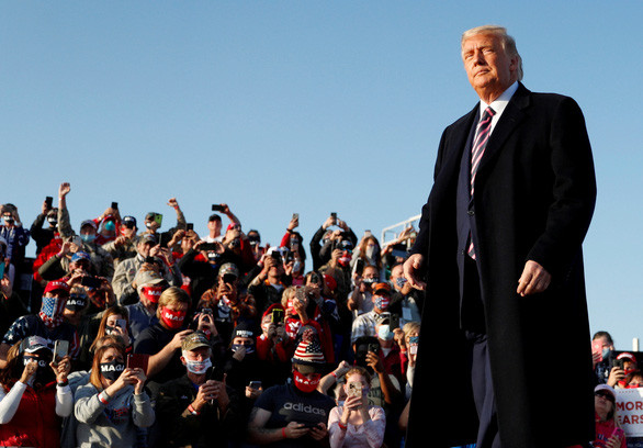 Tổng thống Mỹ Donald Trump tham gia một buổi vận động tranh cử ở thành phố Bemidji, bang Minnesota hôm 18-9 - Ảnh: REUTERS Tổng thống Mỹ Donald Trump tham gia một buổi vận động tranh cử ở thành phố Bemidji, bang Minnesota hôm 18-9 - Ảnh: REUTERS