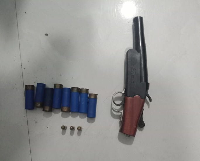 Khẩu súng và nhiều viên đạn được công an thu giữ