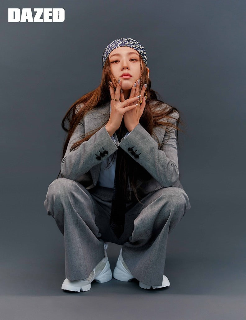 Trong cuộc phỏng vấn sau buổi chụp hình của mình, Jisoo đã chia sẻ với Dazed về sự trở lại vào tháng 10 của Blackpink. Jisoo cho biết Blackpink sẽ trở lại với full album vào tháng 10. “Tôi muốn thể hiện một phiên bản BLACKPINK mạnh mẽ hơn thông qua album đầy đủ của chúng tôi,” cô ấy nói. “Cùng với những điều đã thể hiện suốt từ thời gian ra mắt cho đến nay, chúng tôi hy vọng sẽ mạng đến cho khán giả những góc nhìn khác hơn nữa”, Jisoo cho biết.