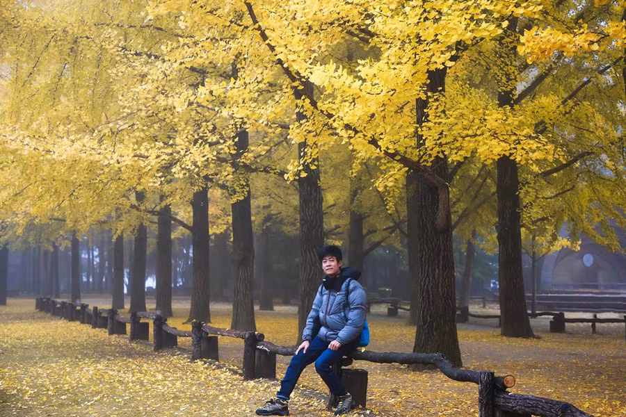 Năm 2018, anh Tuấn chính thức nghỉ việc làm nhân viên tổng đài, tiền đi du lịch trong những năm kế tiếp là do anh dành dụm. Trong ảnh là ở Nami, Hàn Quốc - Ảnh: NVCC