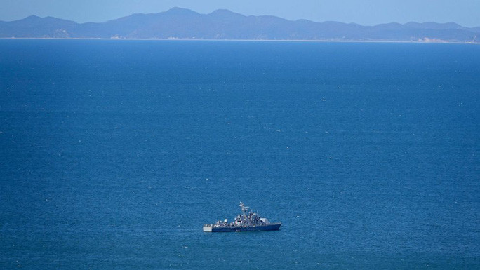 Một tàu hải quân Hàn Quốc được nhìn thấy gần đảo Yeonpyeong - Hàn Quốc hôm 25-9. Ảnh: AP Một tàu hải quân Hàn Quốc được nhìn thấy gần đảo Yeonpyeong - Hàn Quốc hôm 25-9. Ảnh: AP