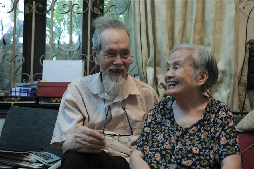  Ngôi nhà nhỏ của 2 cụ luôn đầy ắp tiếng cười. Ảnh: Hoài Anh