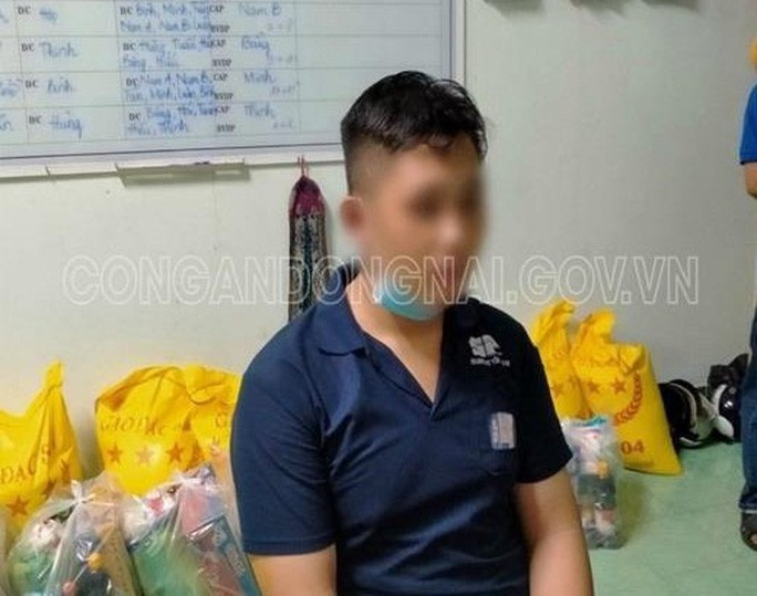 Đ. tại trụ sở công an (ảnh của Công an Đồng Nai) Đ. tại trụ sở công an (ảnh của Công an Đồng Nai)