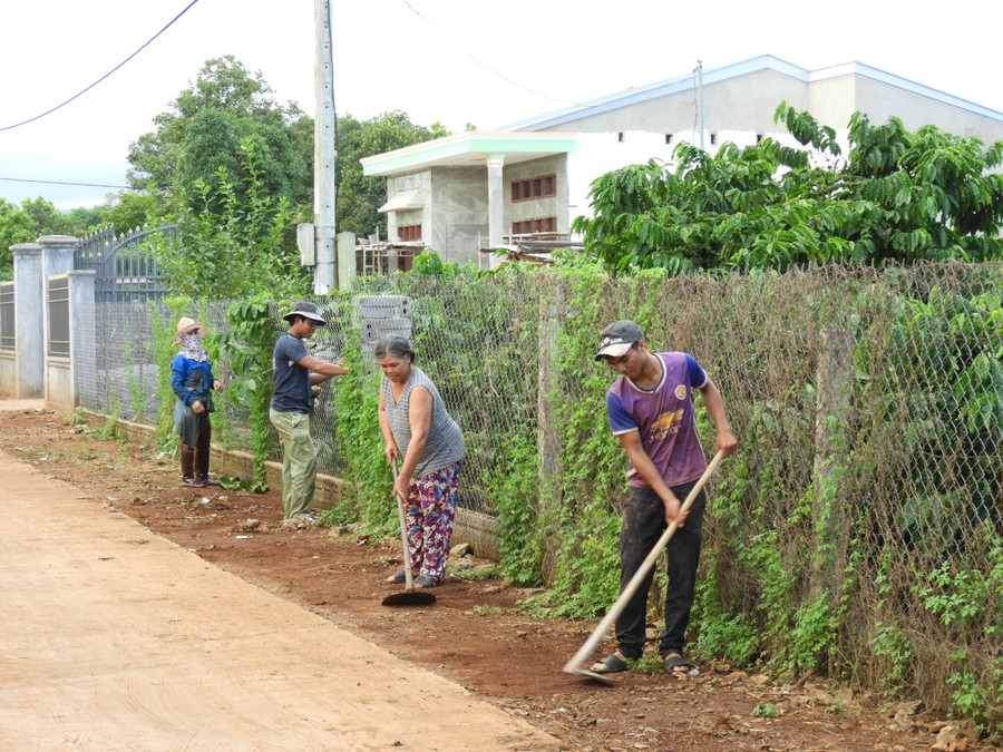 MTTQ các cấp trong tỉnh đã tích cực tuyên truyền vận động nhân dân tham gia xây dựng nông thôn mới. Ảnh: Thanh Nhật
