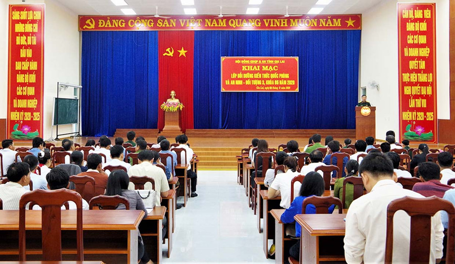  Quảng cảnh khai mạc lớp bồi dưỡng. Ảnh: Huy Bắc