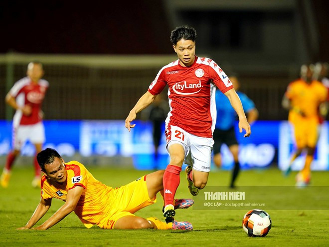 HLV Chung Hae-seong dường như vẫn chưa tìm ra lời giải cho bài toán thiếu Công Phượng. Ảnh: ĐỘC LẬP