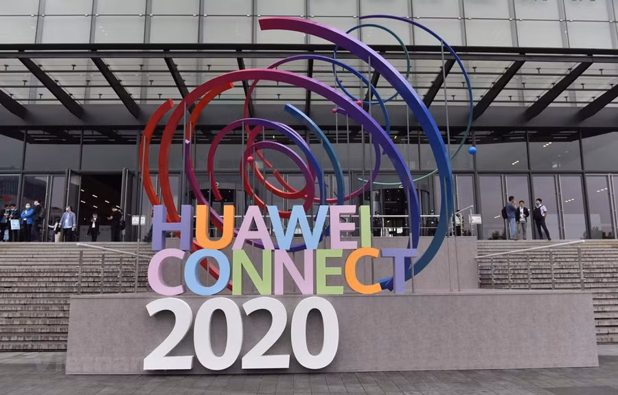 Bên ngoài nơi tổ chức sự kiện Kết nối Huawei 2020 tại Trung tâm hội chợ triển lãm thế giới Thượng Hải. (Ảnh: Tiến Trung/Vietnam+)