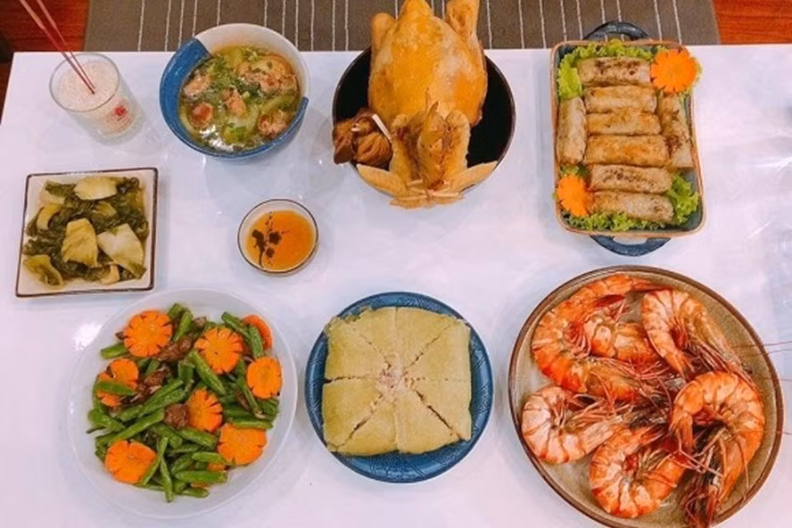 Cỗ cúng Rằm tháng 7 là phong tục từ lâu đời theo quan niệm dân gian của người Việt. Ảnh: LDO.