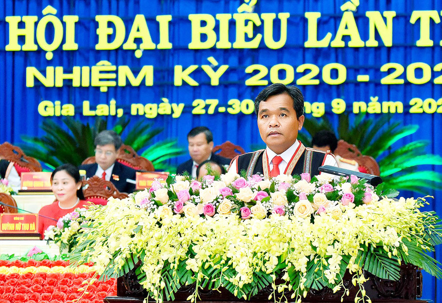 Đồng chí Hồ Văn Niên-Ủy viên dự khuyết Ban Chấp hành Trung ương Đảng, Bí thư Tỉnh ủy, Trưởng đoàn đại biểu Quốc hội tỉnh đọc diễn văn khai mạc Đại hội. Ảnh: Đức Thụy Đồng chí Hồ Văn Niên-Ủy viên dự khuyết Ban Chấp hành Trung ương Đảng, Bí thư Tỉnh ủy, Trưởng đoàn đại biểu Quốc hội tỉnh phát biểu tại Đại hội. Ảnh: Đức Thụy