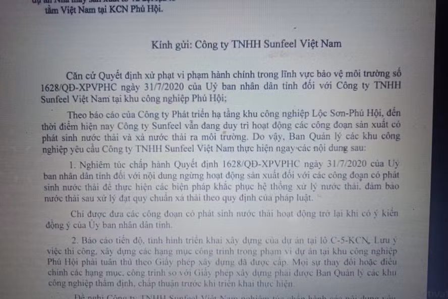 Ban Quản lý các khu công nghiệp tỉnh Lâm Đồng phát văn bản đến Công ty TNHH Sunfeel Việt Nam yêu cầu ngưng xả thải theo quyết định xử phạt của UBND tỉnh Lâm Đồng. Ảnh: PV chụp lại