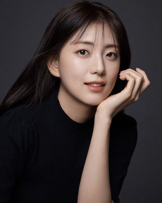 Người hâm mộ Việt Nam cũng như Hàn Quốc đã dành nhiều lời khen ngợi cho vẻ ngoài xinh đẹp của cô. Ảnh: Knet