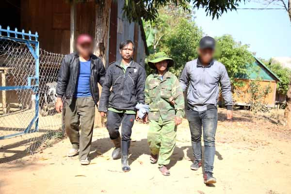 Các đối tượng theo Tà đạo Hà Mòn bị Công an huyện Mang Yang phối hợp cùng các đơn vị bắt giữ. Ảnh: Lê Văn Ngọc 