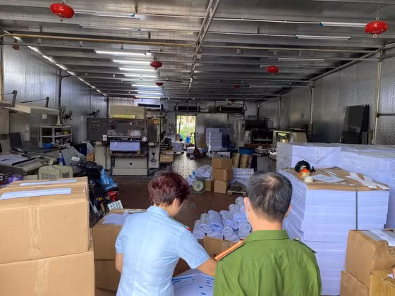 Kiểm tra đột xuất tại Công ty TNHH Thương mại In công nghệ Cao Thuận Phát