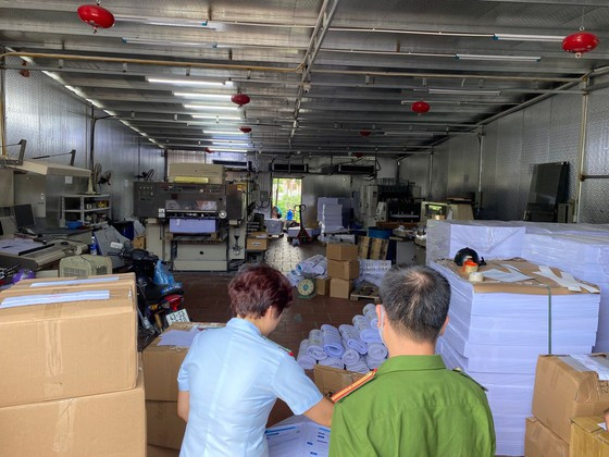 Kiểm tra đột xuất tại Công ty TNHH Thương mại In công nghệ Cao Thuận Phát