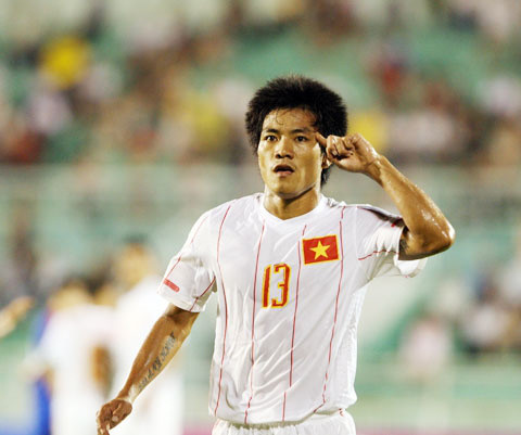 Nguyễn Quang Hải ghi bàn thắng duy nhất giúp Việt Nam có chiến thắng trước Olympiakos