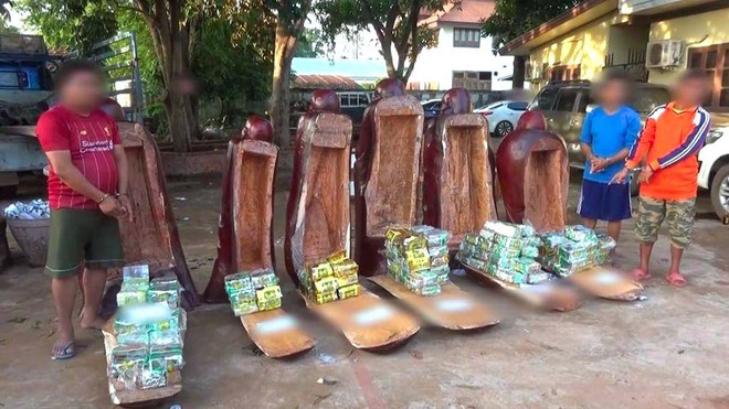  Số ma túy các nghi phạm cất giấu trong các pho tượng gỗ - Ảnh Tân Kỳ