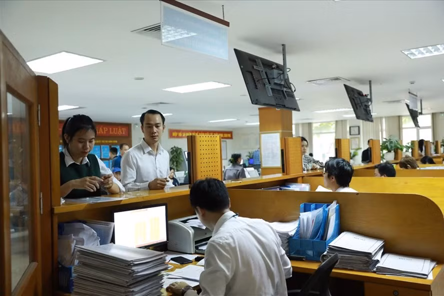 Cán bộ, công chức, viên chức cần được trả lương theo vị trí việc làm.Ảnh minh họa: Hải Nguyễn